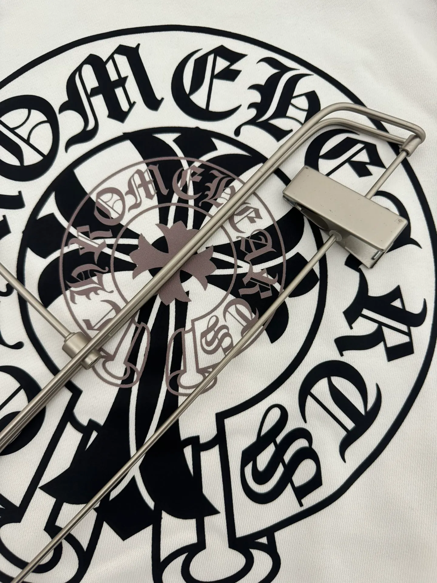 P230 Chrome Hearts*Chrome Hearts* The latest round-neck fashionable long-sleeved sweatshirt in autumn and winter, with printed logo design and 400 grams of pure cotton fabric! It is close to the skin and comfortable, durable and easy to wear. The original factory craftsmanship is meticulous. It is a must-have for casual wear. Size S M L XL XXL